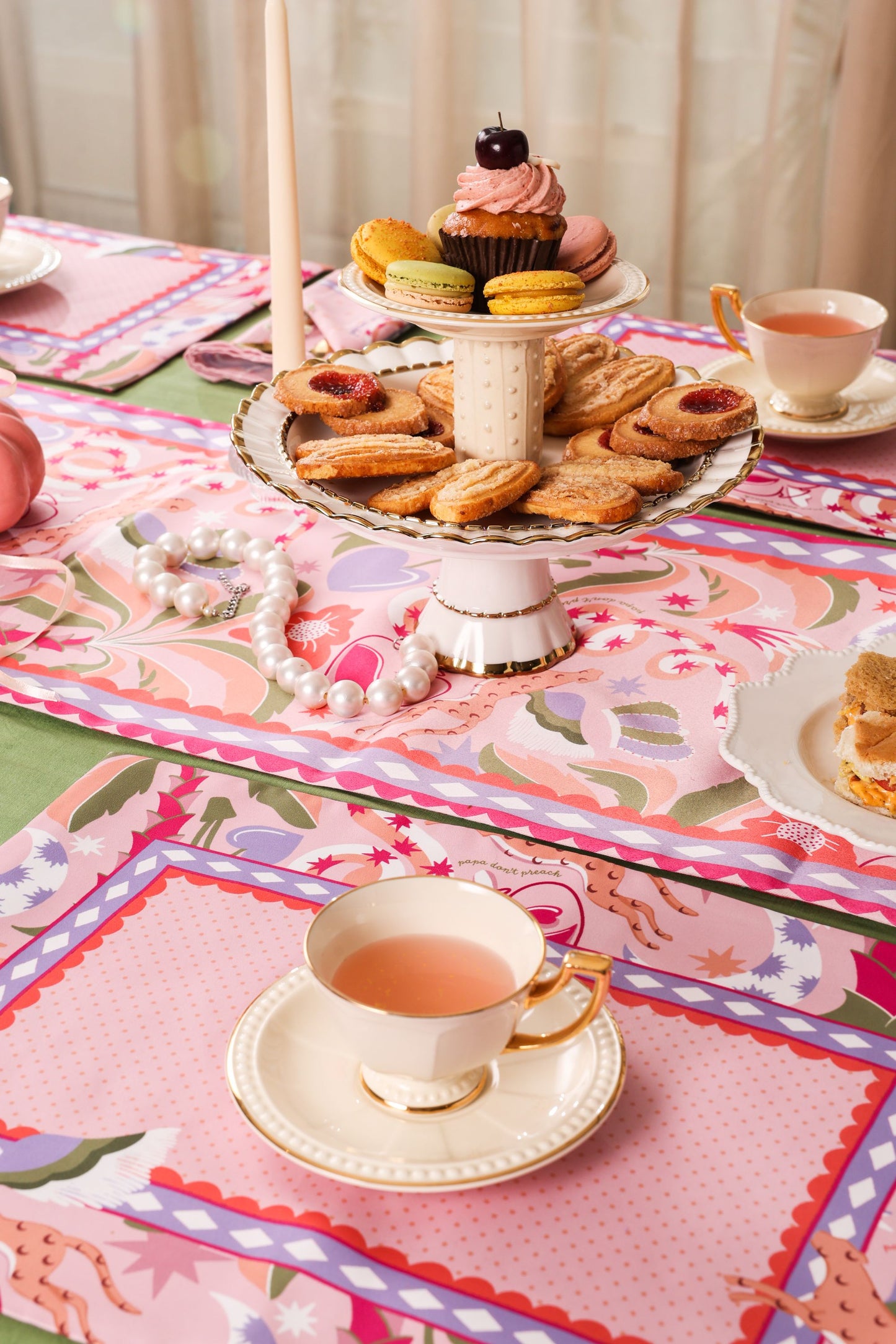 Coco Loco Table Runner