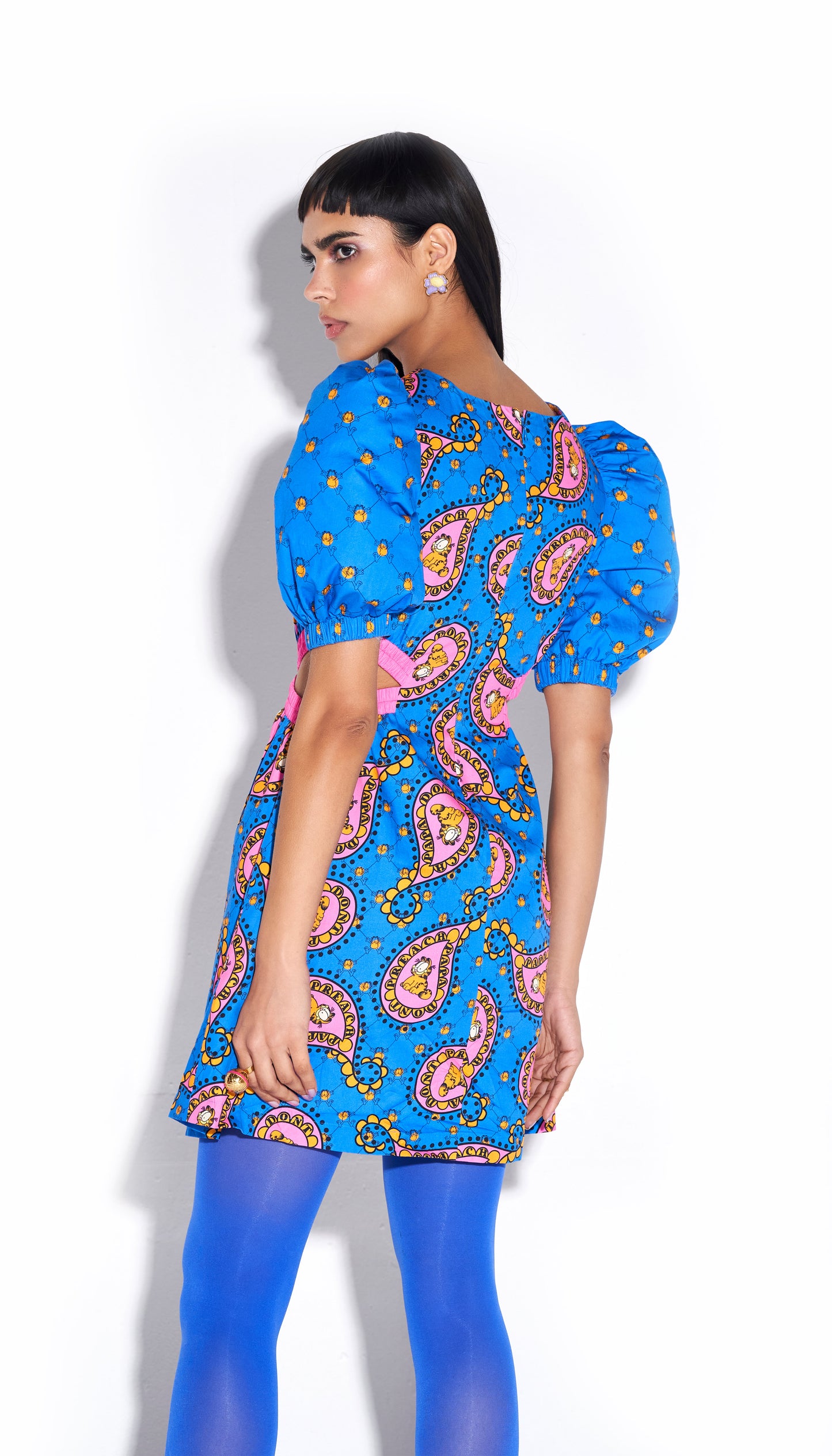 Cat nap - Side Cut-out dress in Blue Paisley print