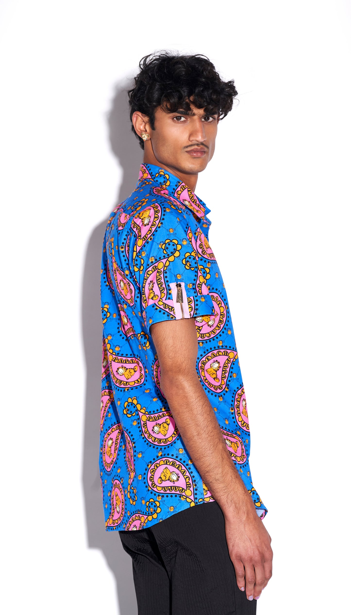 Catching a wave - Shirt in Blue  Paisley Print
